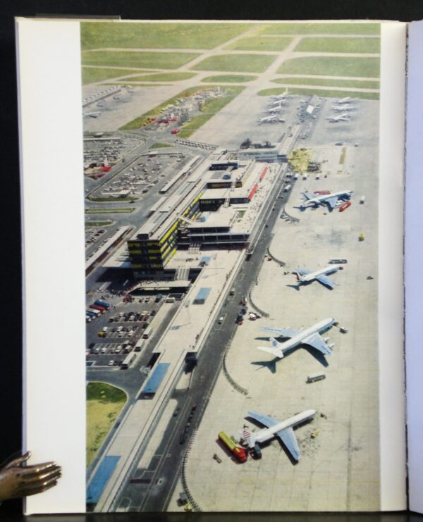 L'aeroport de Paris présente la nouvelle aérogare d'Orly (1961)