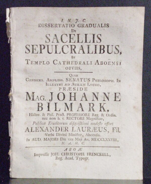 Billmark, Johannes: Dissertatio gradualis de sacellis sepulcralibus in templo cathedrali Aboensi obviis. Dissertatio gradualis de sacellis sepulcralibus in templo cathedrali Aboensi quondam factas exhibens. Partem priorem. Dissertatio gradualis de sacellis sepulcralibus in t - väitöskirjat